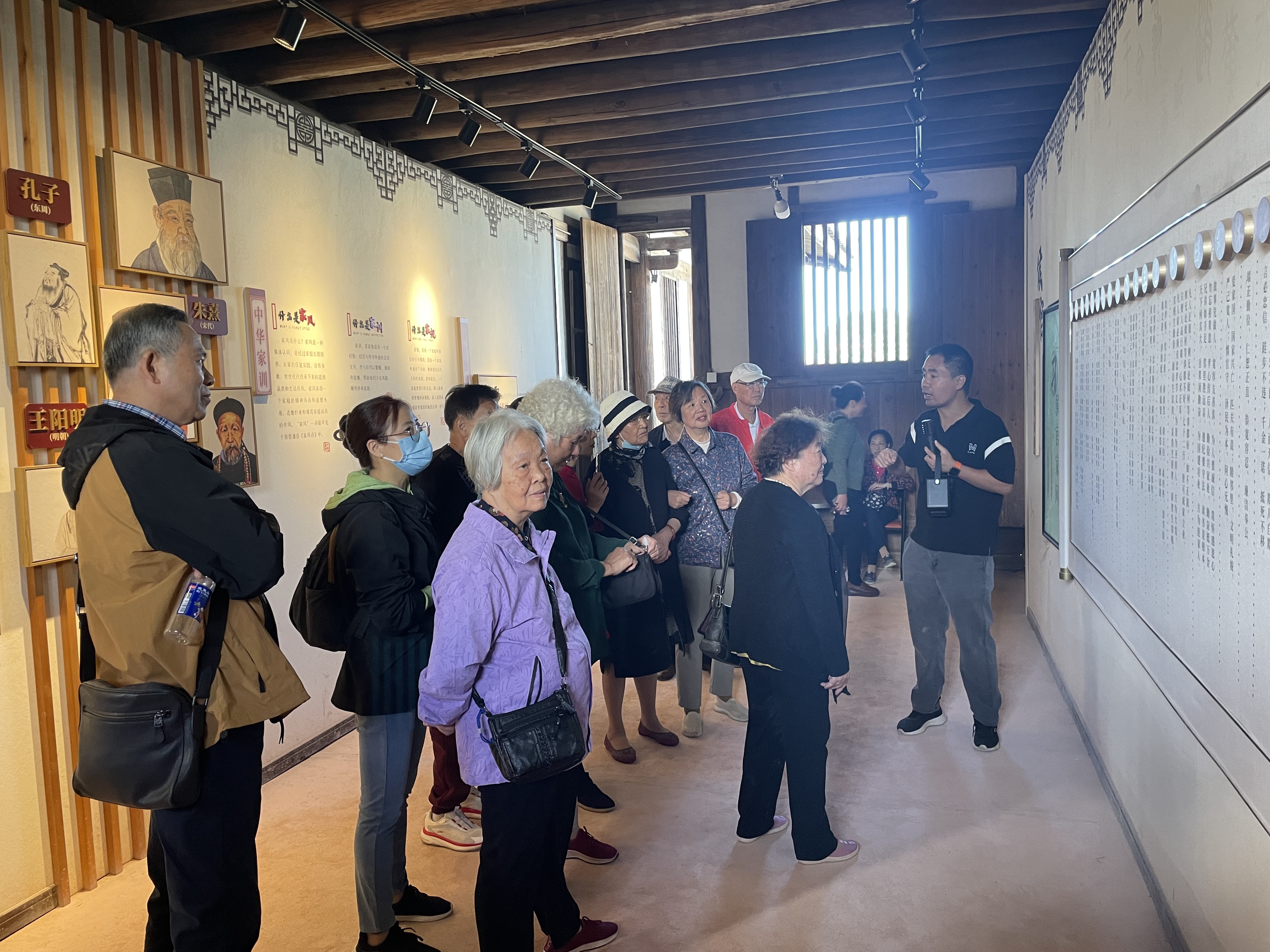 织离退休老同志赴闽侯侯官村参观学习九游会j9ag省公共资源交易中心组(图2) 织离退休老同志赴闽侯侯官村参观学习九游会j9ag省公共资源交易中心组(图2)